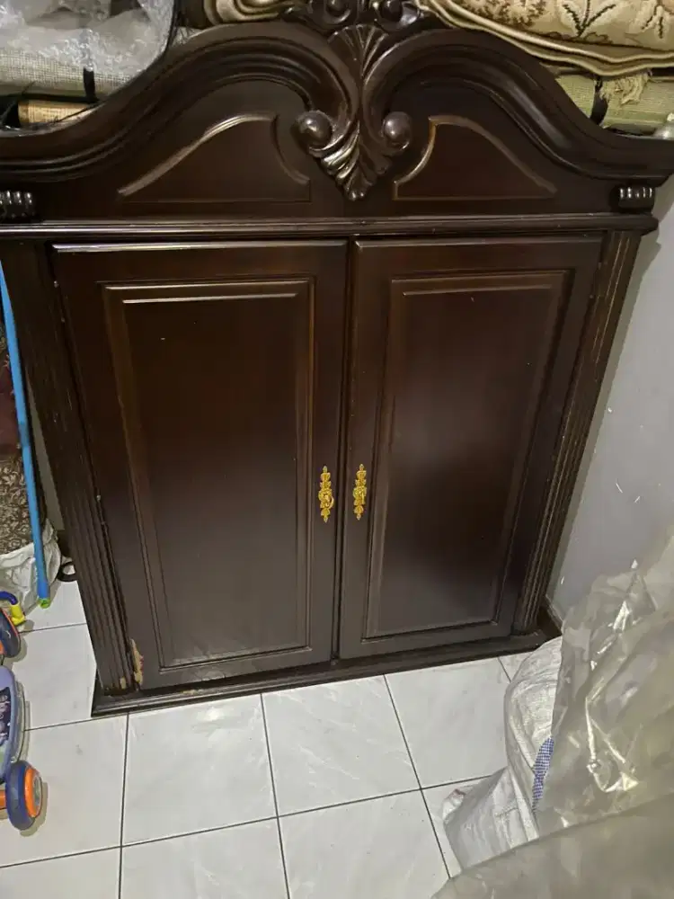 Lemari kayu jati tua ukir antik