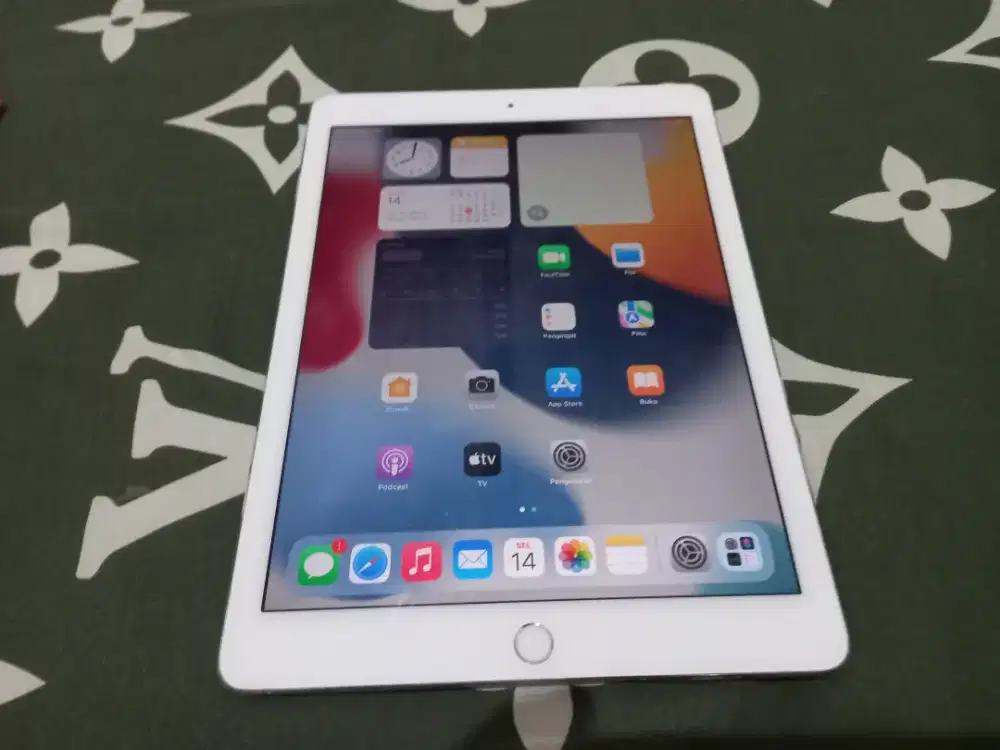 IPad Air 2 Silver 64Gb Wifi only Batangan unit only