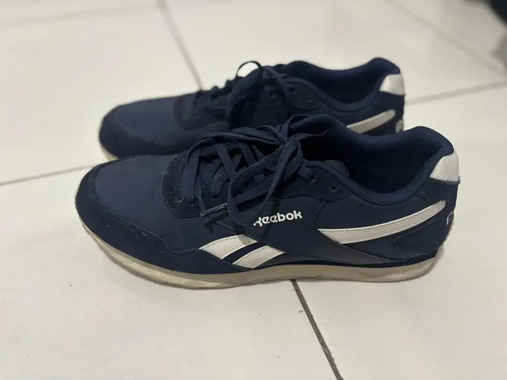 Sepatu Reeboke Glide Low