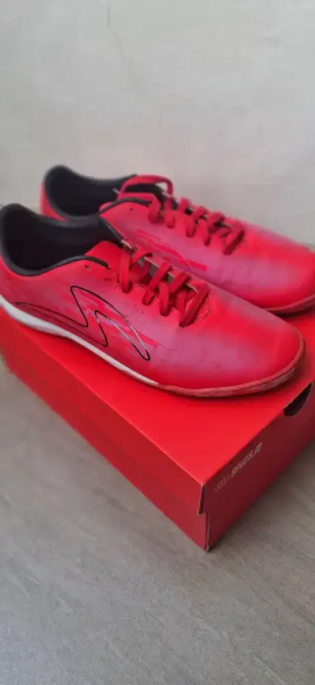 Sepatu futsal spech
