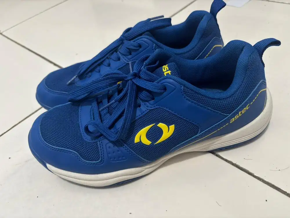 Sepatu Badminton Astec Malaka
