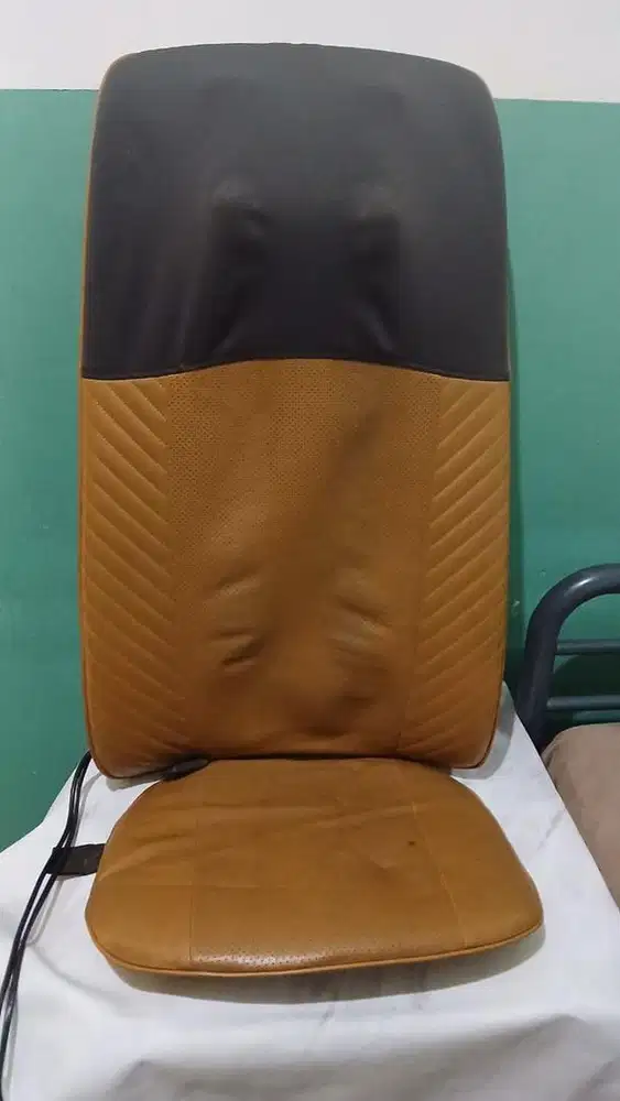 •Dijual :  Preloved Back Massager Merk Osim warna coklat