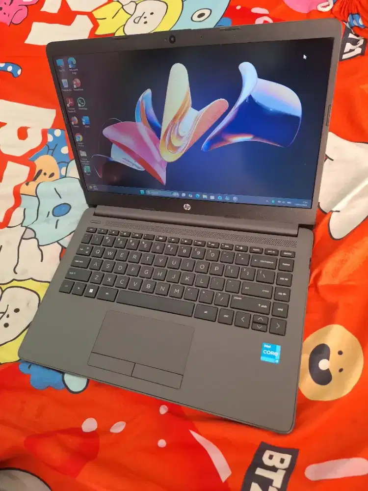 Bismiah dijual laptop hp slim core i3gen11 siap pakai baterai 3-4jam