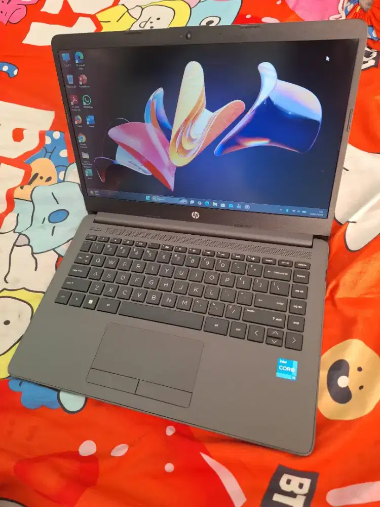 Bismiah dijual laptop hp slim core i3gen11 siap pakai baterai 3-4jam