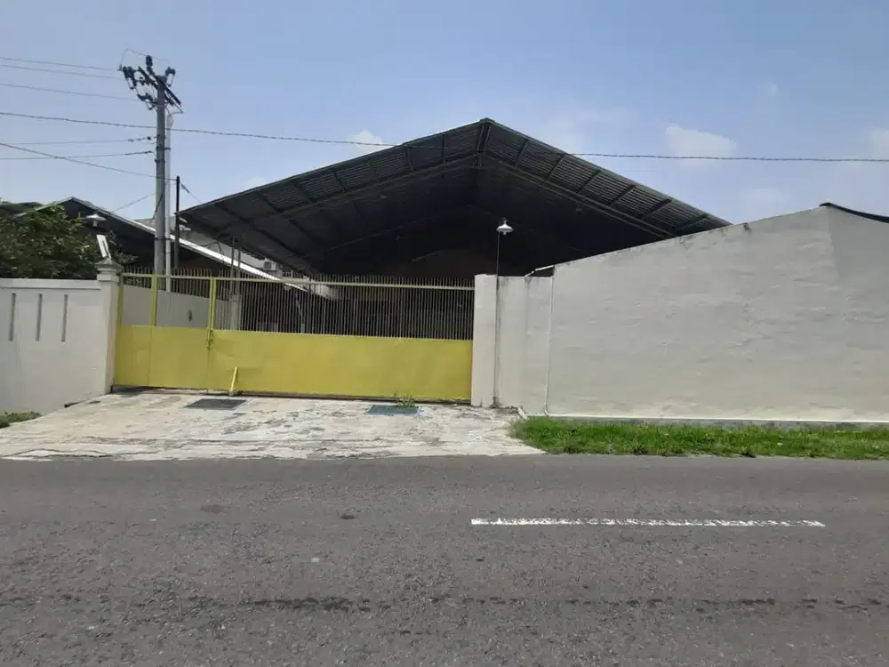 Disewakan Gudang Besar Siap Pakai Akses Mobil Wingbox Lokasi di Sleman