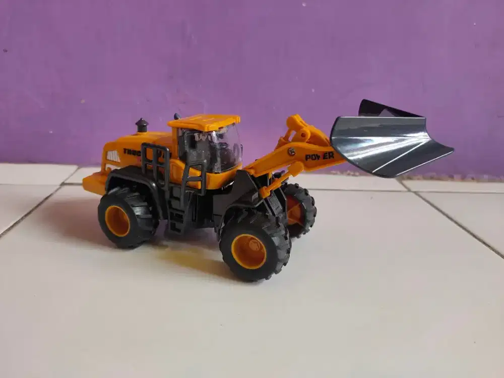 Miniatur alat berat
