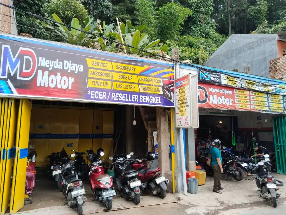 Mekanik / Montir Bengkel Motor