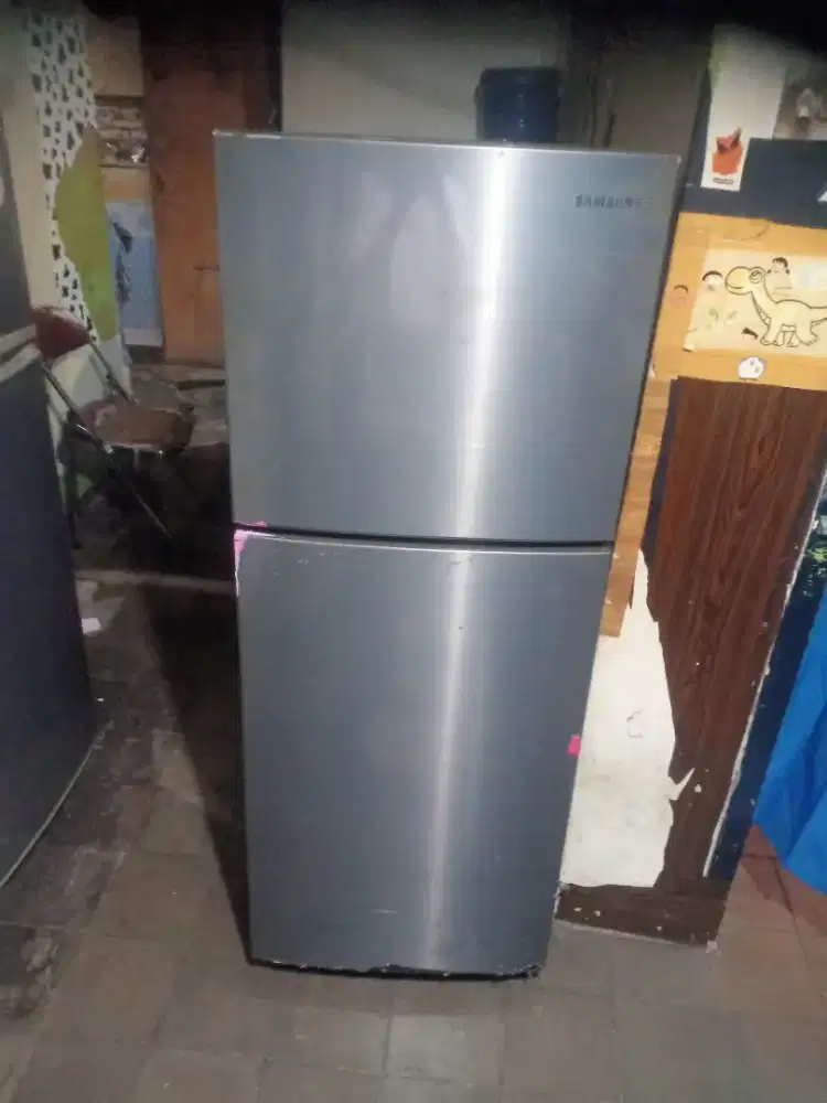 Jual kulkas Samsung 2 pintu no frost tanpa bnga es dingin beku diantar