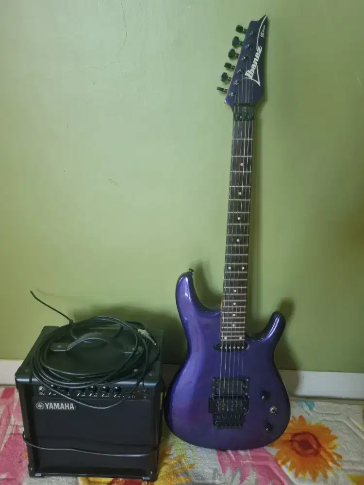 Alat musik gitar listrik plus speaker merk yamaha