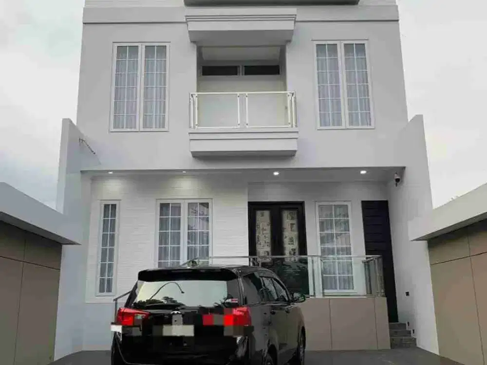 Dijual Rumah mewah modern semi furnished dengan private pool di Perumahan Araya Malang. Hanya 5 menit dari exit tol dan Hawai Waterpark Malang.