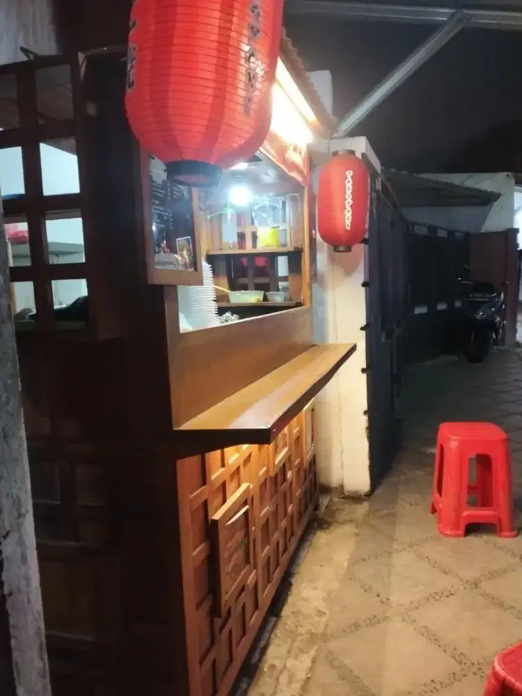 Dibutuhkan Karyawati(Belum Menikah) untuk Jaga Kios Takoyaki B'zay