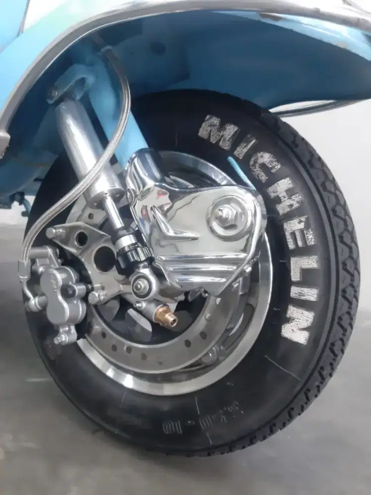 Karyawan Cuci Mobil Hidrolik