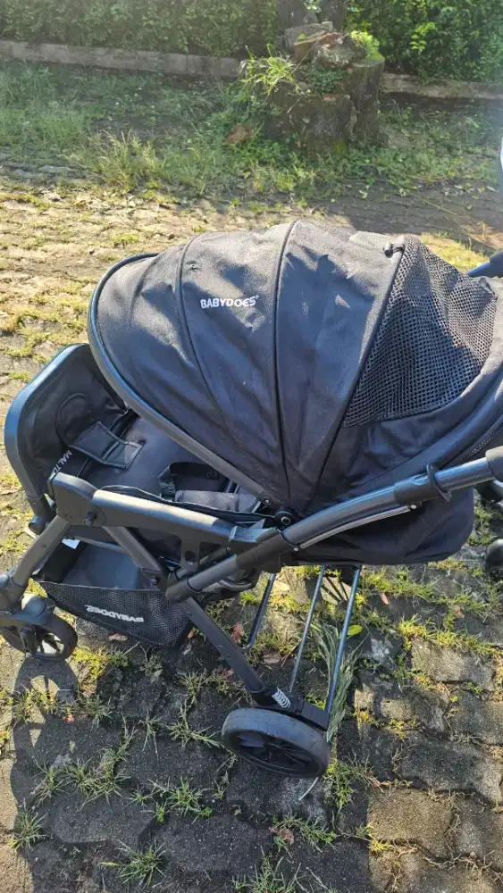 Stroller bayi merek babydoes