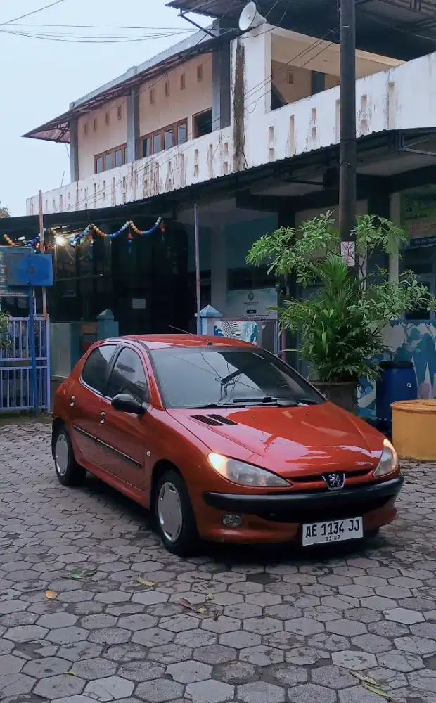 Peugeot 206 M/T 2003 Merah