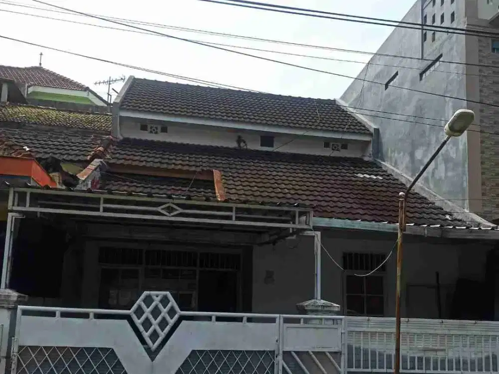 Dijual rumah 2 lantai dengan kamar banyak di Sawojajar 1 Kota Malang, dekat exit tol dan Pasar Sawojajar.