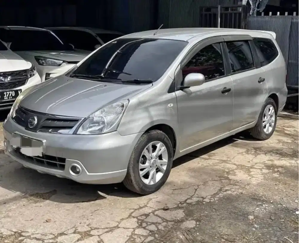 2012 GRAND LIVINA sv