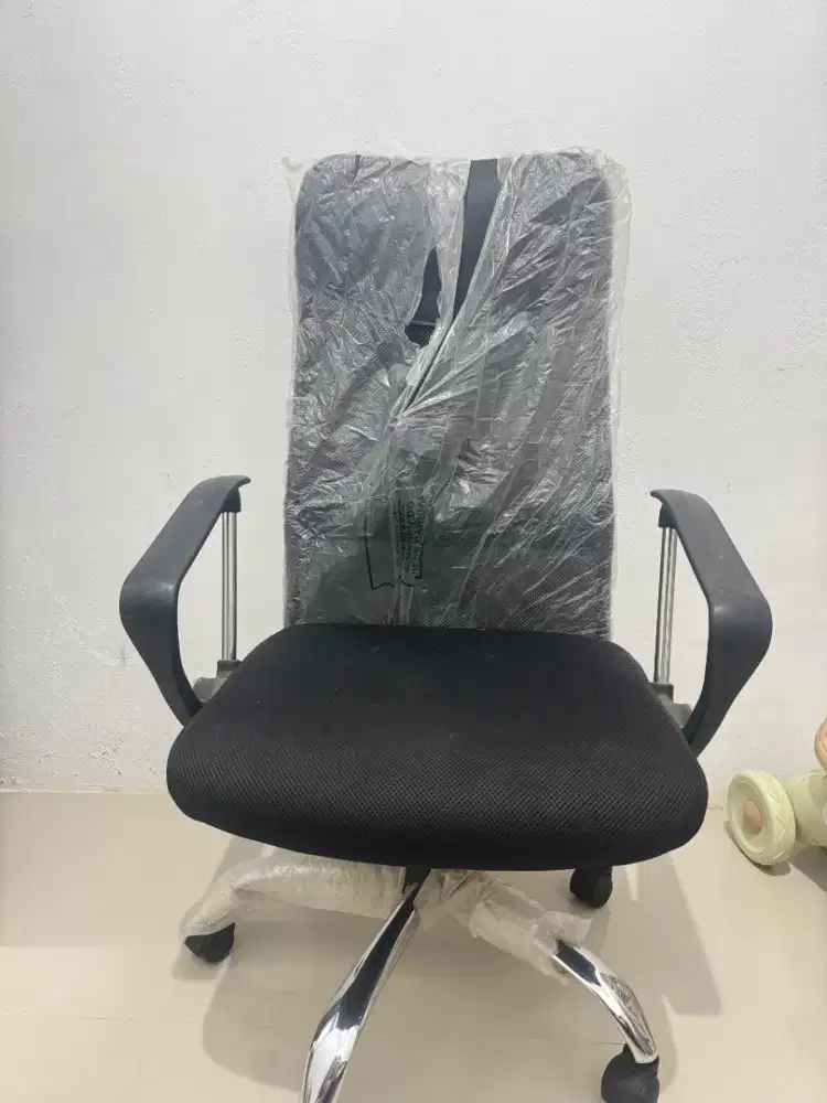 Kursi kerja warna hitam