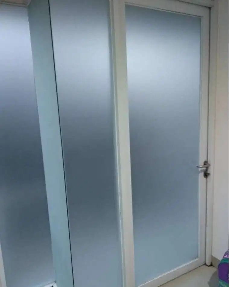 PUSAT STIKER KACA KANTOR SANDBLAST PRINT CUTTING STICKER KACA ES BURAM