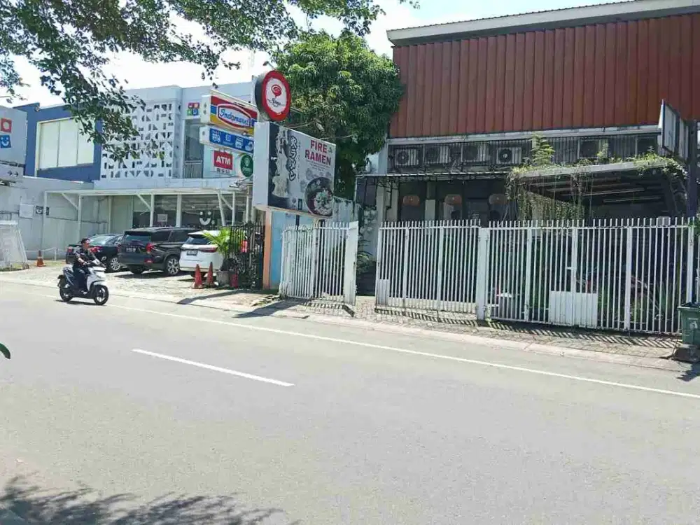 disewakan cepat, ruko di jln bulevard, siap huni,  lokasi strategis.