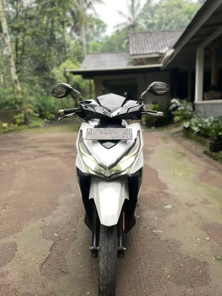 Vario 125 ISS tipe tertinggi putih