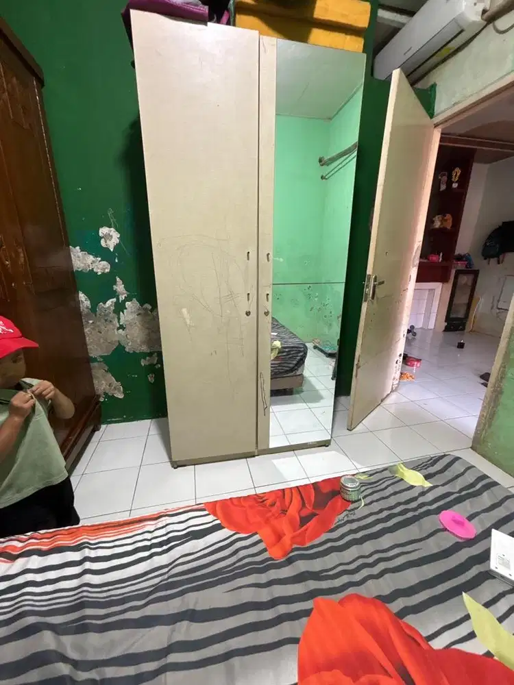 Lemari 2 pintu bekas