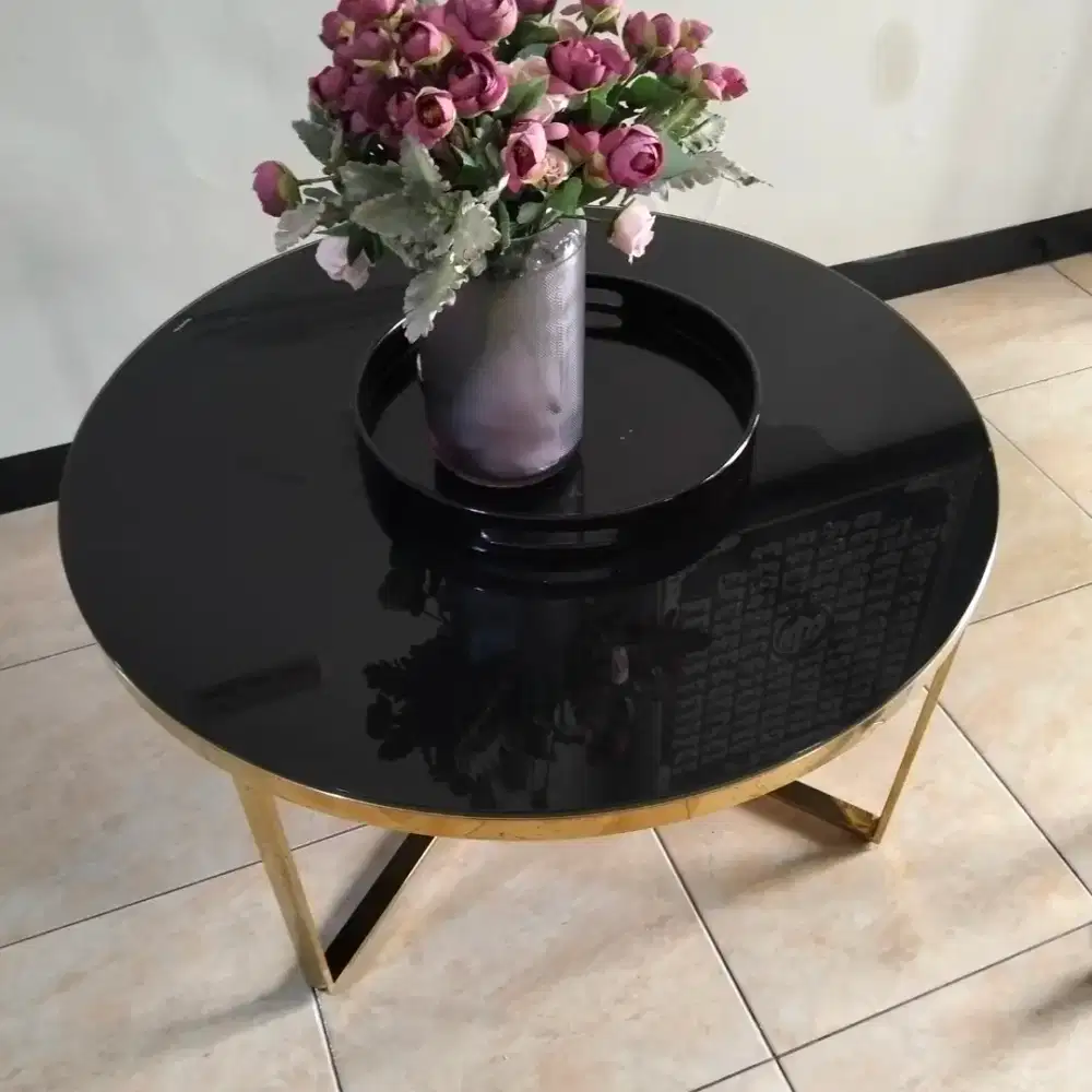 Dijual meja tamu bulat kaca merk kana