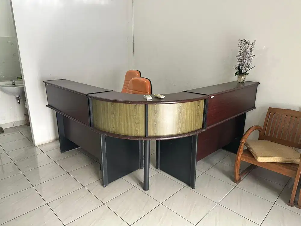 Dijual Meja Resepsionis Kantor – Siap Pakai