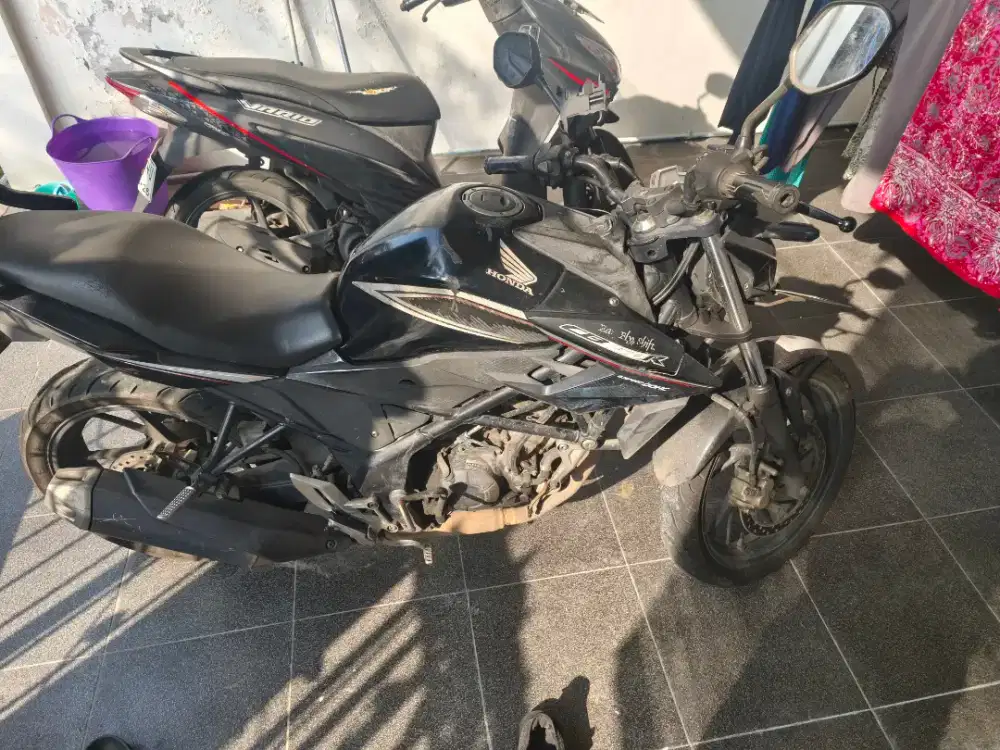 Dijual CB150R SS lengkap nego