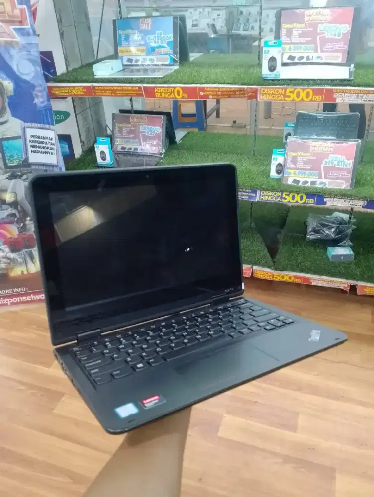 DIJUAL CEPAT LAPTOP  LENEVO YOGA BISA THOUSCREN BISA TUKAR TAMBAH