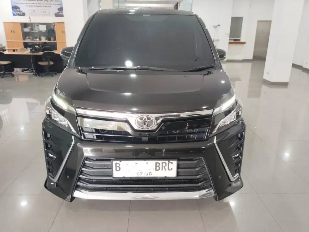 DIJUAL Toyota Voxy 2.0 AT Bensin  THN 2020