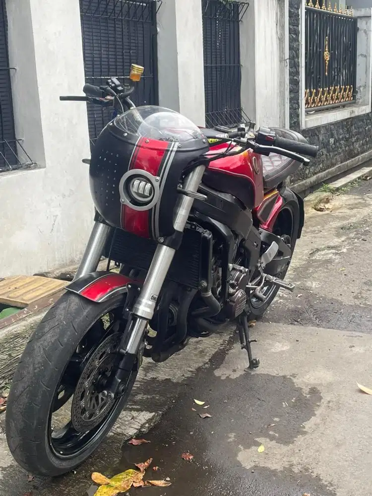 CB 400 nc 23 4 cylinder ( COSTUM )