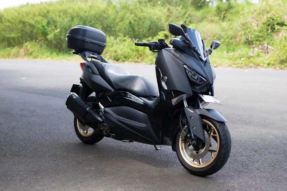 Xmax Black Tahun 2021