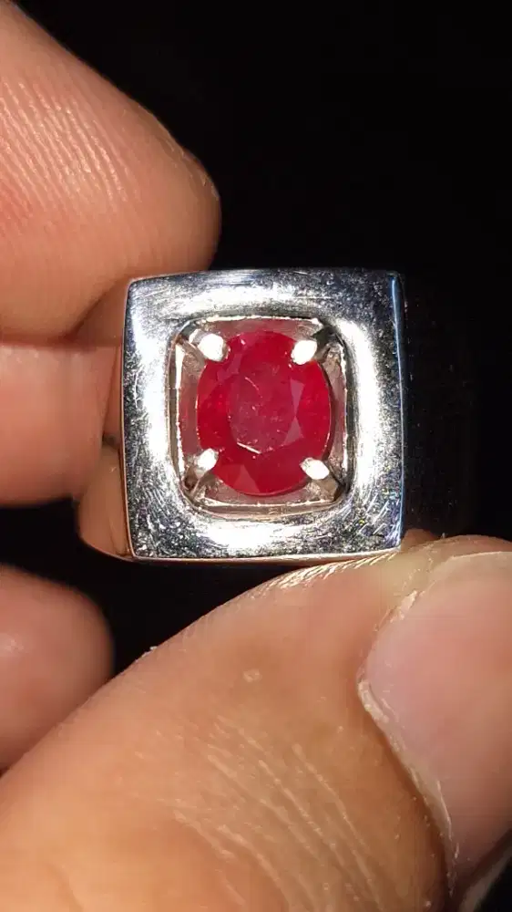 Natural ruby madagaskar full red