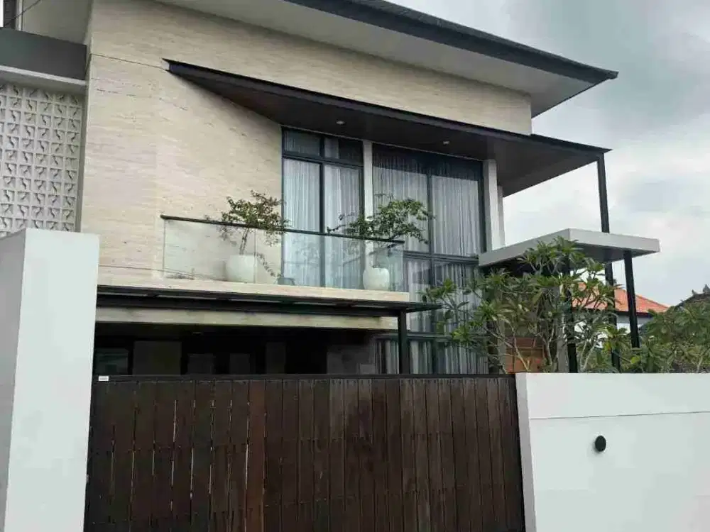 Dijual Rumah Semi Villa Peguyangan Denpasar Utara.
