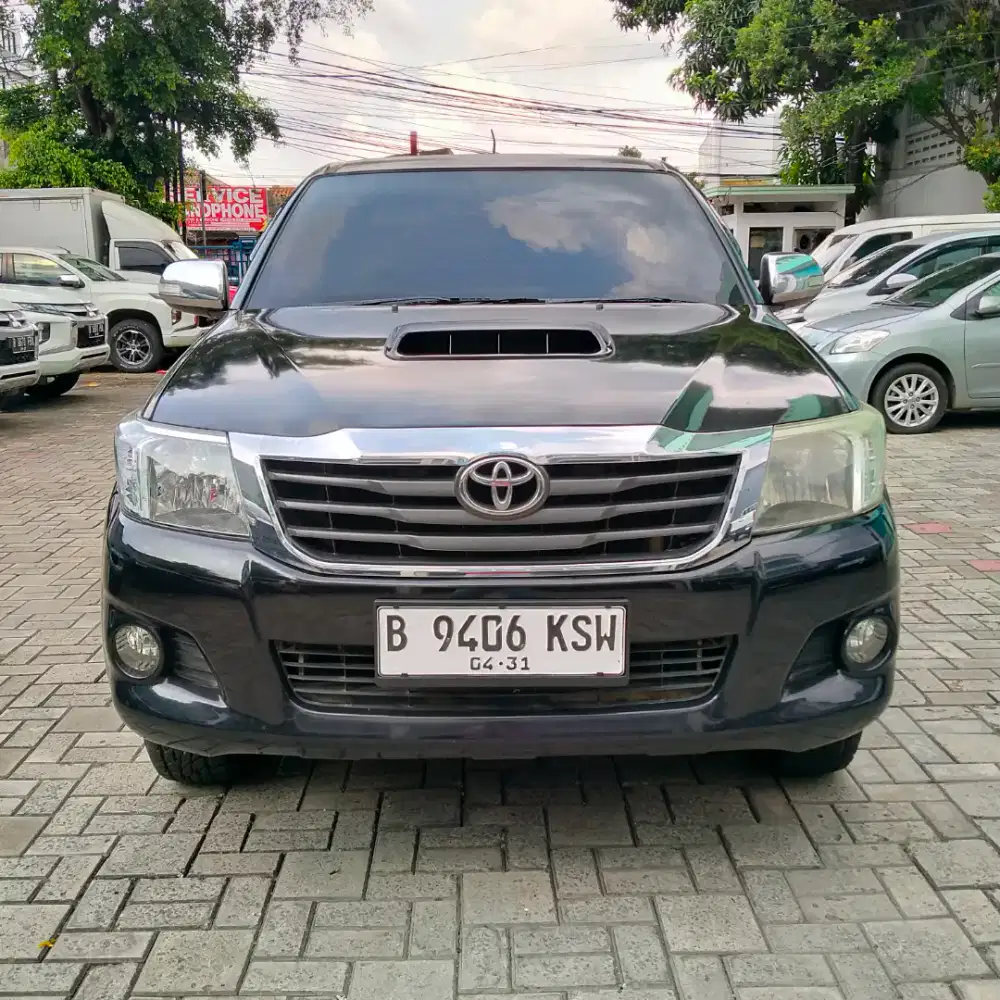 TOYOTA HILUX G 2.5 4X4 MT 2012