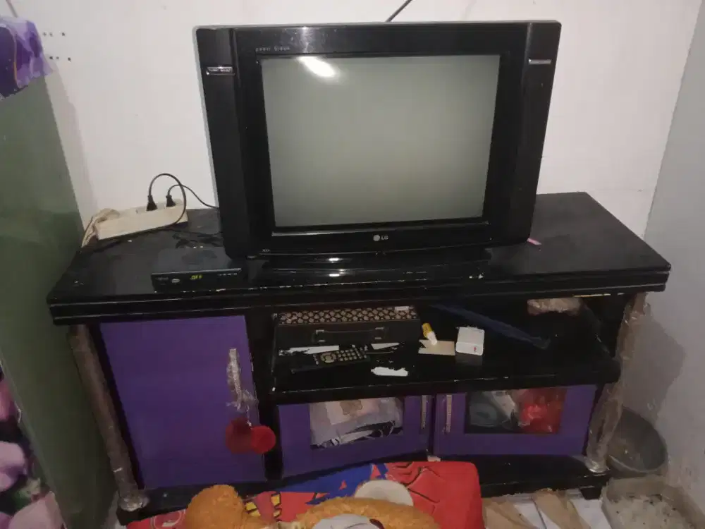 dijual meja TV masih bagus one set TV set up box
