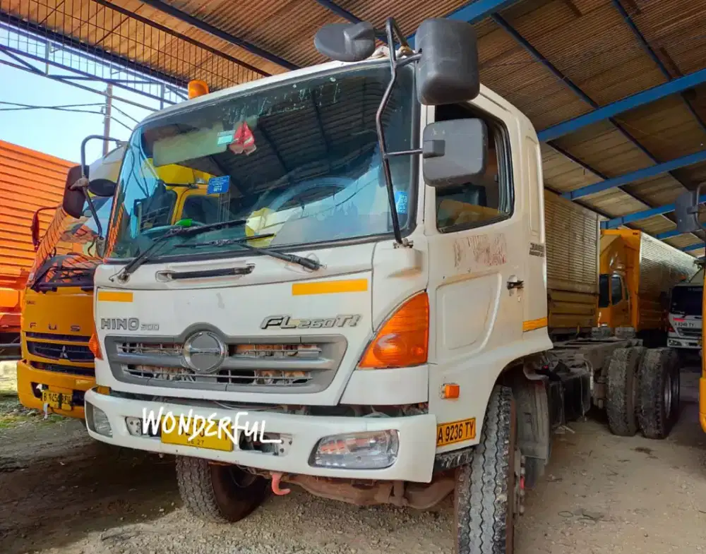 Hino Lohan FL 260 JT Tronton 6×2 Casis 2013 Putih Turbo Bio Solar Fuso