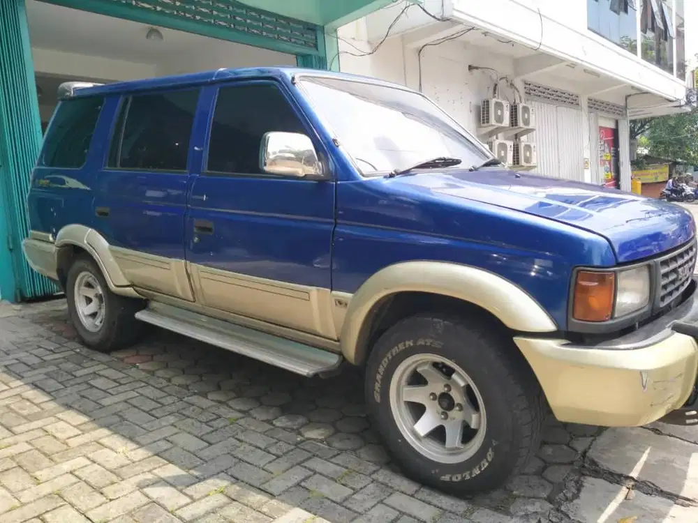 Mobil Isuzu Panther ( 1998 )