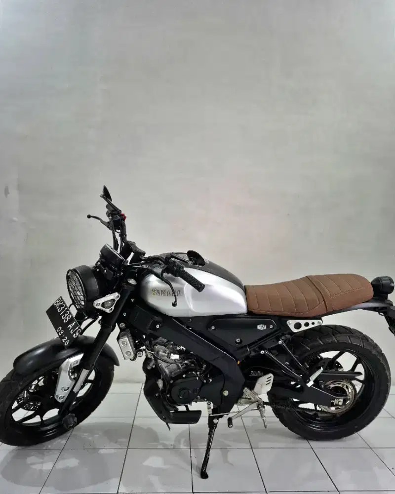 Yamaha XSR 155 warna Black Abu Tahun 2021