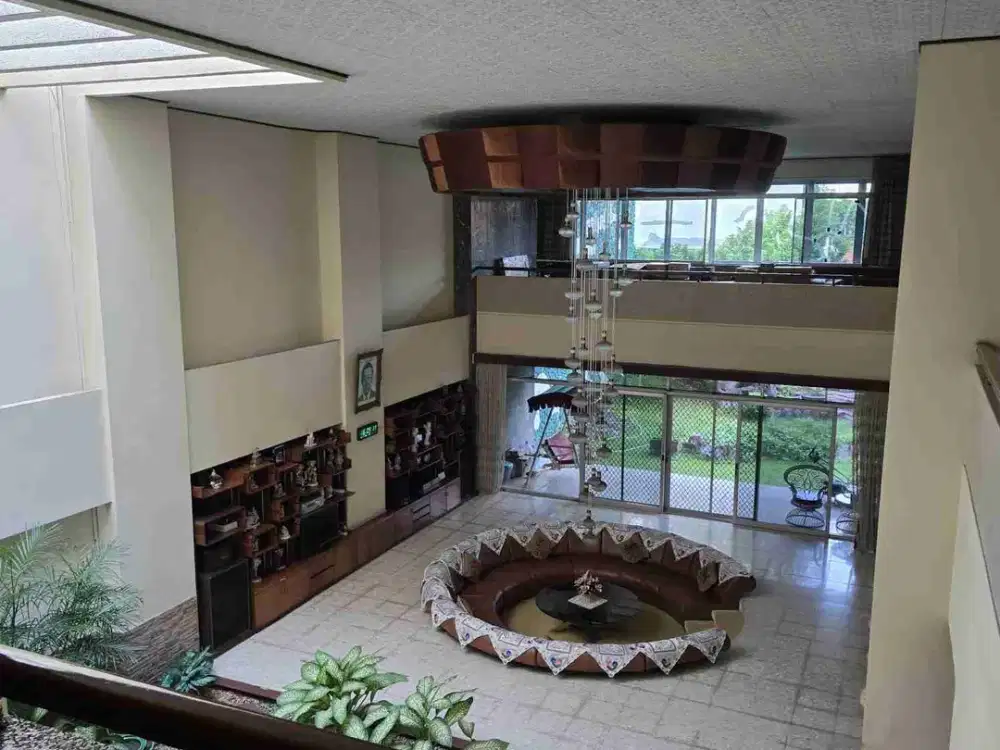 Dijual Cepat Rumah Pusat Kota di Jl Raya Wijaya Kusuma Surabaya