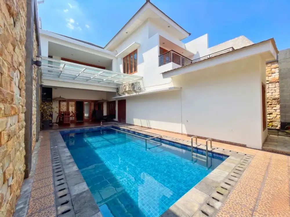 RUMAH MEWAH 2 LANTAI, AKSES JALAN 3 MOBIL DI TEBET TIMUR !