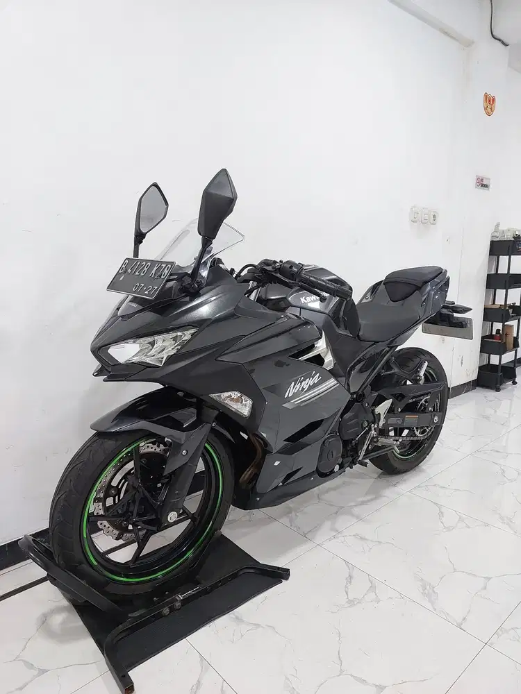 KM 4 RIBU ! Kawasaki Ninja 250 Fi FULL ORIGINAL LIKE NEW 2022 bulan 7