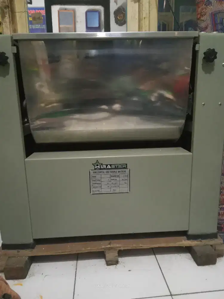 Mesin aduk horisontal