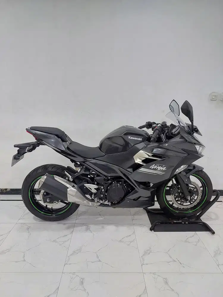 KM 4 RIBU ! Kawasaki Ninja 250 Fi FULL ORIGINAL LIKE NEW 2022 bulan 7