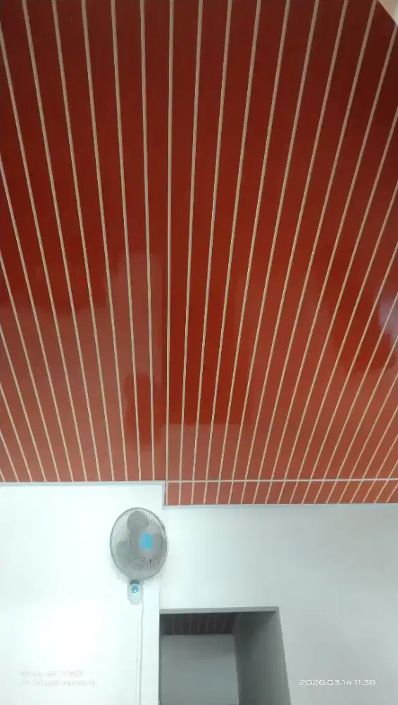 Plafon PVC terpasang beragam motif