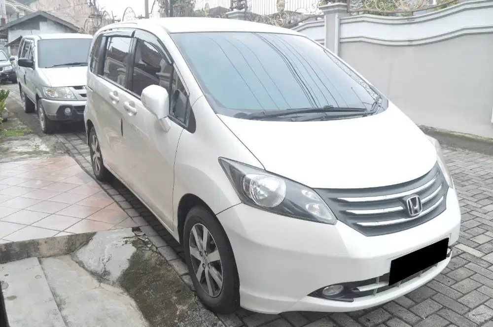 Honda Freed 2011 Putih Mutiara
