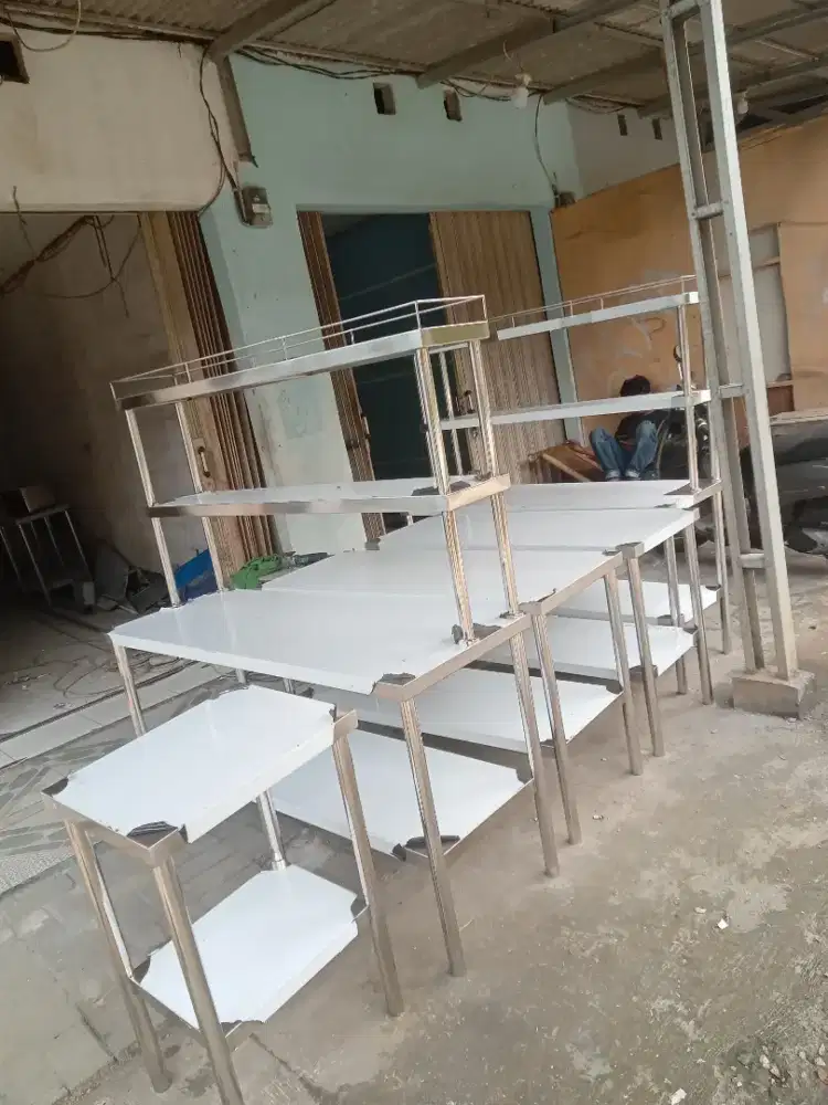 Meja setaenlis khusus dapur resto