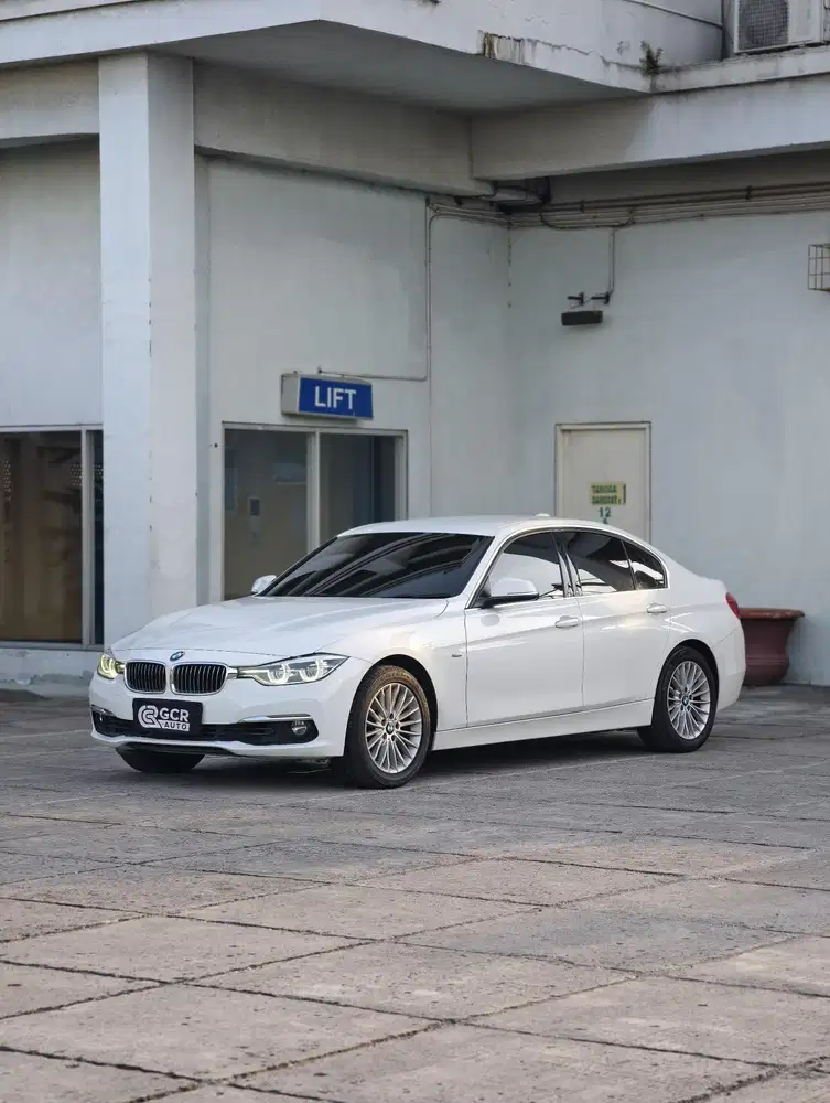 KM 54RB RARE !! BMW 320i LUXURY 2.0 F30 2018 AT MDL 2019/2017