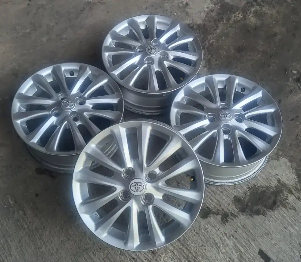 Velg Toyota etios ring 15 pcd 4x100