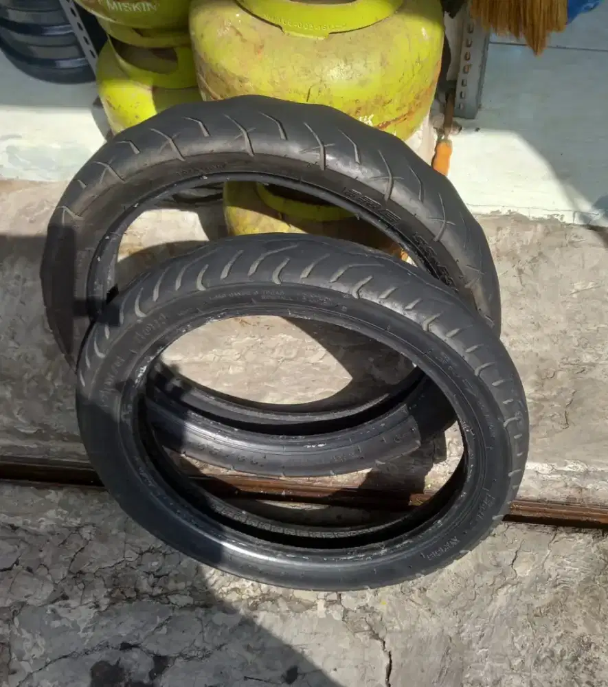 Ban bekas beat depan dan blakang masih lumayan murah wae gur satus ewu